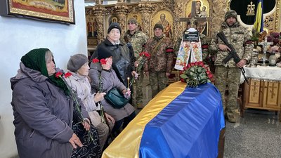 У Полтаві попрощалися із двома воїнами, які полягли на війні із Росією У Полтаві попрощалися із двома воїнами, які полягли на війні із Росією