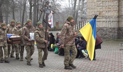 Півтора року був безвісти зниклим: у Черкасах попрощалися із стрільцем Сергієм Кушніром Півтора року був безвісти зниклим: у Черкасах попрощалися із стрільцем Сергієм Кушніром