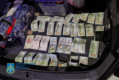Поліцейського Синельниківщини підозрюють в одержанні хабаря за непритягнення до кримінальної відповідальності Поліцейського Синельниківщини підозрюють в одержанні хабаря за непритягнення до кримінальної відповідальності
