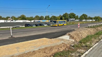 «Хоч би дійти живою»: мешканці села під Луцьком домоглися облаштування зупинок та «зебри»