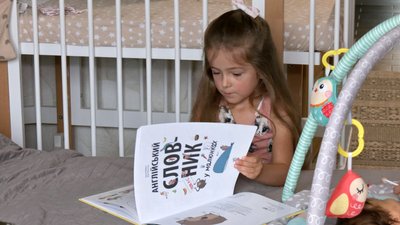 "Ліхтарики майже в кожній кімнаті": як сім'я з Луцька адаптувалася до відключень світла