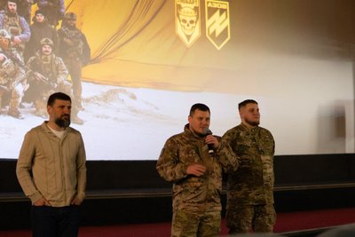 Чернівці стали дев'ятим містом у якому презентували фільм про бійців підрозділу "Любарт" Чернівці стали дев'ятим містом у якому презентували фільм про бійців підрозділу "Любарт"