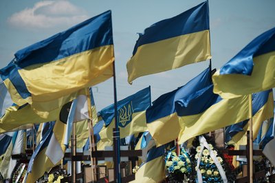 Прапори на Алеї слави 18-го кладовища у Харкові, 1 липня 2026 року