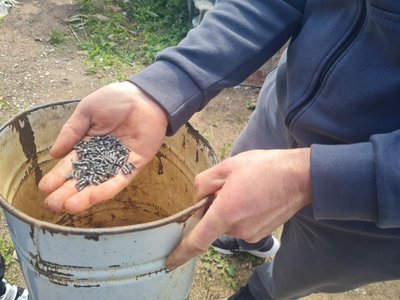 На Житомирщині батько з синами виготовляють складові до дронів На Житомирщині батько з синами виготовляють складові до дронів