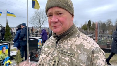 У Бучі вшанували пам'ять загиблих жителів та військових У Бучі вшанували пам'ять загиблих жителів та військових