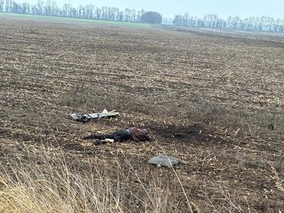 Як евакуйовує тіла загиблих людей на прикордонні Сумщини спецпідрозділ поліції «Білий Янгол» Як евакуйовує тіла загиблих людей на прикордонні Сумщини спецпідрозділ поліції «Білий Янгол»