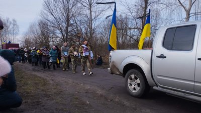 На Чернігівщині попрощалися із загиблими бійцями: Ігорем Гришком, Владиславом Прихідьком та Романом Охріменком На Чернігівщині попрощалися із загиблими бійцями: Ігорем Гришком, Владиславом Прихідьком та Романом Охріменком