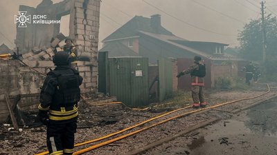 У Вишневому на Київщині — загроза повторної детонації після атаки РФ, одна людина загинула, є поранені У Вишневому на Київщині — загроза повторної детонації після атаки РФ, одна людина загинула, є поранені