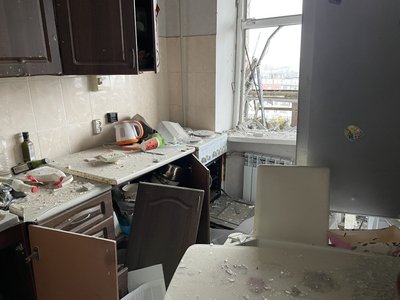 "Живемо і працюємо під вибухи". Очевидці про обстріл житлових кварталів у Корабельному районі Херсона "Живемо і працюємо під вибухи". Очевидці про обстріл житлових кварталів у Корабельному районі Херсона