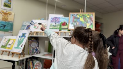 У Миколаєві представили дитячу виставку робіт "Діти Херсона. Світ очима надії" У Миколаєві представили дитячу виставку робіт "Діти Херсона. Світ очима надії"