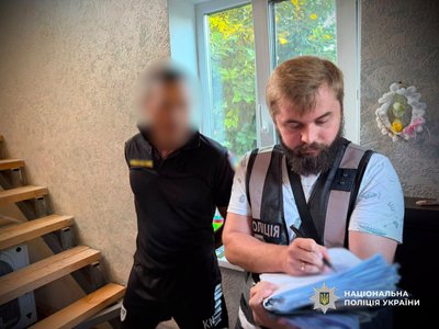 В Одесі затримали двох чоловіків, яких підозрюють у розбійному нападі на подружжя В Одесі затримали двох чоловіків, яких підозрюють у розбійному нападі на подружжя