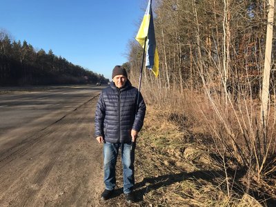 "Коли дивлюся на прапор, мені пригадується "Ланцюг єднання" — житомирянин Святослав Васильчук "Коли дивлюся на прапор, мені пригадується "Ланцюг єднання" — житомирянин Святослав Васильчук