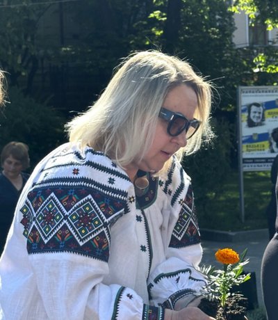 вишиванка, клумба, "Квітник матері", чорнобривці вишиванка, клумба, "Квітник матері", чорнобривці