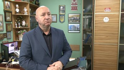 Директор Сумської обласної лікарні прокоментував вручення підозр трьом медикам Директор Сумської обласної лікарні прокоментував вручення підозр трьом медикам