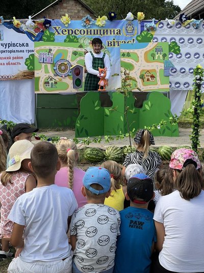 У Чернівецькій області відбувся захід, який об'єднав митців з Херсонщини та Буковини У Чернівецькій області відбувся захід, який об'єднав митців з Херсонщини та Буковини