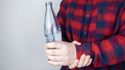 Хвороба Паркінсона: симптоми, як вона впливає на якість життя та чи існують ліки Хвороба Паркінсона: симптоми, як вона впливає на якість життя та чи існують ліки