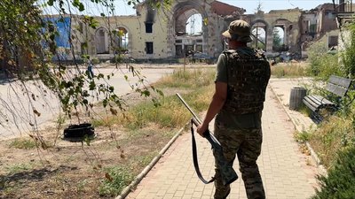 Боєць 93 окремої механізованої бригади "Холодний Яр" Максим з рушницею Костянтинівка Донецька область 30 липня 2025 рік Боєць 93 окремої механізованої бригади "Холодний Яр" Максим з рушницею Костянтинівка Донецька область 30 липня 2025 рік