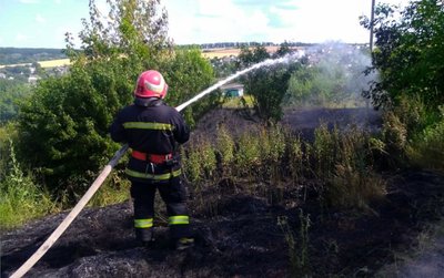 Пожежонебезпечний період: за добу на Черкащині тричі горіла суха рослинність Пожежонебезпечний період: за добу на Черкащині тричі горіла суха рослинність