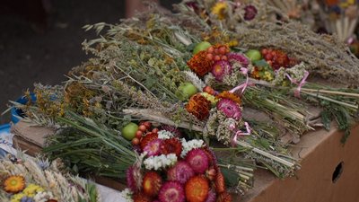 Освячують груші, випічку та колоски: яблучний спас у Вінниці Освячують груші, випічку та колоски: яблучний спас у Вінниці
