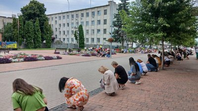 На Чернігівщині попрощалися з двома захисниками: Юрієм Шестаковим та Олександром Ситенком На Чернігівщині попрощалися з двома захисниками: Юрієм Шестаковим та Олександром Ситенком
