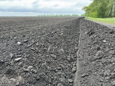 Дві аграрні фірми на Полтавщині конфліктують через паї селян: хто і чому незаконно засіває землю