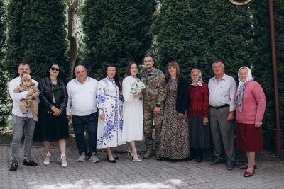 У Ростислава залишилися батьки, брат із сім'єю, дружина та велика родина У Ростислава залишилися батьки, брат із сім'єю, дружина та велика родина