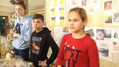 У Житомирі діти на благодійному ярмарку збирали гроші на тепловізор для ЗСУ У Житомирі діти на благодійному ярмарку збирали гроші на тепловізор для ЗСУ