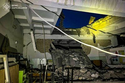 Руйнування освітнього закладу в Балаклії внаслідок ударів дронами, 1 червня 2025 року Руйнування освітнього закладу в Балаклії внаслідок ударів дронами, 1 червня 2025 року