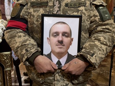 "Важко втрачати близьких". У Сумах попрощались з воїном Віталієм Гусаком "Важко втрачати близьких". У Сумах попрощались з воїном Віталієм Гусаком