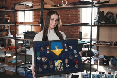 Ольга Степних — власниця майстерні, що виготовляє альбоми та вітрини для військових нагород, 18 лютого 2025 року