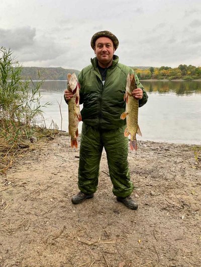 У вільний час Михайло любив рибалити У вільний час Михайло любив рибалити