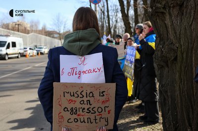 Обмін "всіх на всіх": біля посольства США у Києві мітингували родичі військовополонених Обмін "всіх на всіх": біля посольства США у Києві мітингували родичі військовополонених