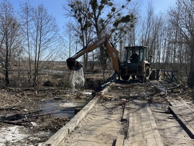 100-метровий затор із льоду та дерев: на Полтавщині рятувальники розчищають русло Ворскли 100-метровий затор із льоду та дерев: на Полтавщині рятувальники розчищають русло Ворскли