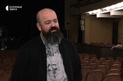 Про полон, втрату побратимів та перемогу: нову виставу показали в Одеському українському театрі Про полон, втрату побратимів та перемогу: нову виставу показали в Одеському українському театрі