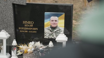 Могила без останків, родичі загиблого військового з Тернопільщини встановили кенотаф, віталій німко Могила без останків, родичі загиблого військового з Тернопільщини встановили кенотаф, віталій німко