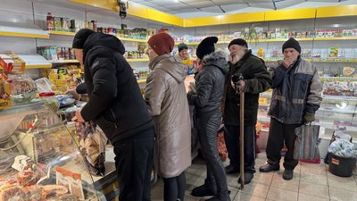 Черга у магазині Добропілля Донецька область 3 січня 2026 рік Черга у магазині Добропілля Донецька область 3 січня 2026 рік