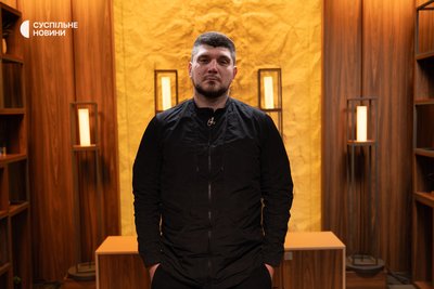 Командир Російського добровольчого корпусу (РДК) Денис Капустін під час інтервʼю Суспільному, Київ, 20 лютого 2026 року Командир Російського добровольчого корпусу (РДК) Денис Капустін під час інтервʼю Суспільному, Київ, 20 лютого 2026 року