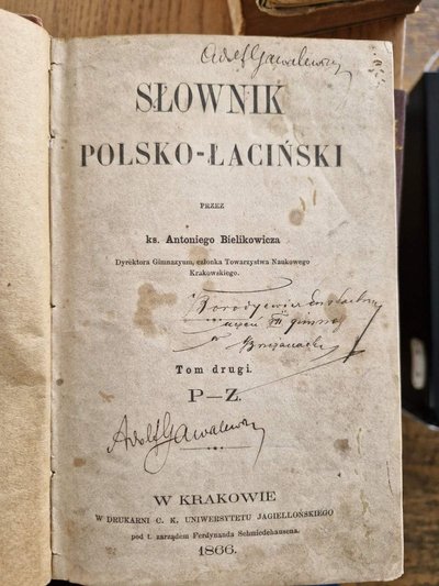 Рівненській обласній бібліотеці подарували книги, яким понад сотня років