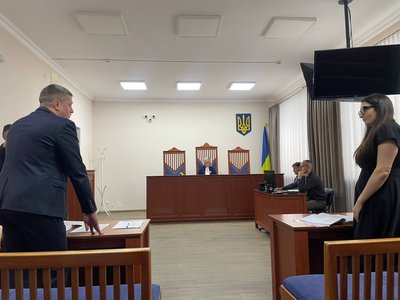 Господарський суд Хмельницької області оголосив перерву у розгляді справи щодо знесення огорожі навколо будівлі, яку реконструюють у парку імені Михайла Чекмана Господарський суд Хмельницької області оголосив перерву у розгляді справи щодо знесення огорожі навколо будівлі, яку реконструюють у парку імені Михайла Чекмана