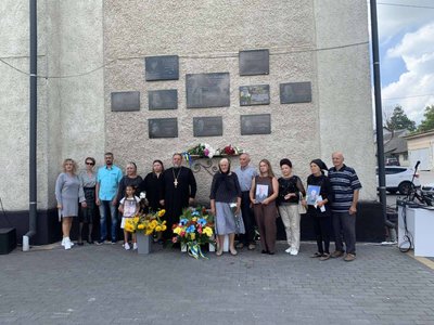 меморіальні дошки, рідні бійців меморіальні дошки, рідні бійців