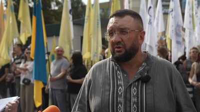 "Рівненська митниця підняла вартість вантажу в декілька разів». 300 людей прийшло на акцію протесту "Рівненська митниця підняла вартість вантажу в декілька разів». 300 людей прийшло на акцію протесту