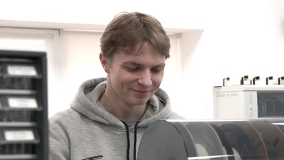 Виявляє вибухівку та обробляє поля: студенти Острозької академії розробили наземного дрона для агрономів Виявляє вибухівку та обробляє поля: студенти Острозької академії розробили наземного дрона для агрономів