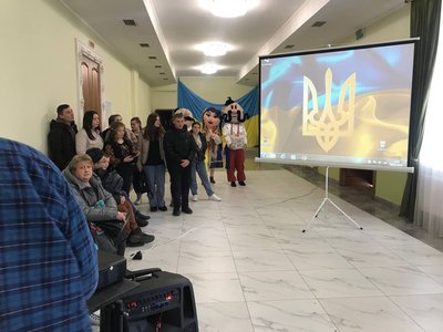 У Малині на Житомирщині відкрили виставку картин дружин загиблих військових У Малині на Житомирщині відкрили виставку картин дружин загиблих військових