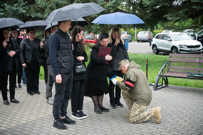 В Ужгороді попрощалися із захисником Юрієм Булецою В Ужгороді попрощалися із захисником Юрієм Булецою