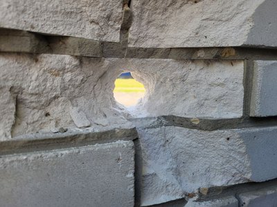 "Знайшов у ліжку": вночі уламки впали біля багатоповерхівки у Броварах "Знайшов у ліжку": вночі уламки впали біля багатоповерхівки у Броварах