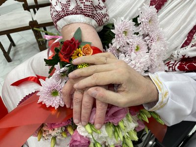 Мріяли про весілля десять років: у Дніпрі одружилася пара переселенців зі Святогірська Мріяли про весілля десять років: у Дніпрі одружилася пара переселенців зі Святогірська