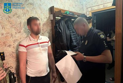 Вихопив гроші з рук: у Черкасах затримали підозрюваного у пограбуванні Вихопив гроші з рук: у Черкасах затримали підозрюваного у пограбуванні