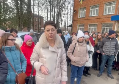 “Будемо боротися”: батьки виступили проти зняття директора Конотопського обласного ліцею “Лідер”