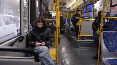 "Хто раз сів за руль – більше не встане": Наталя Нешта 52 роки працює водійкою тролейбуса у Дніпрі "Хто раз сів за руль – більше не встане": Наталя Нешта 52 роки працює водійкою тролейбуса у Дніпрі