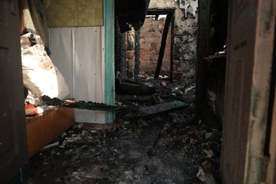 Пряме влучання в приватний будинок: наслідки обстрілу Старого Села на Сумщині Пряме влучання в приватний будинок: наслідки обстрілу Старого Села на Сумщині